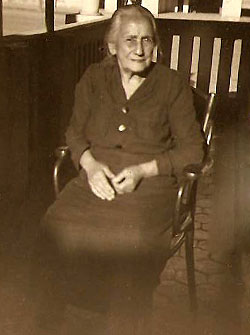Presciliana Justina Bueno, 1958